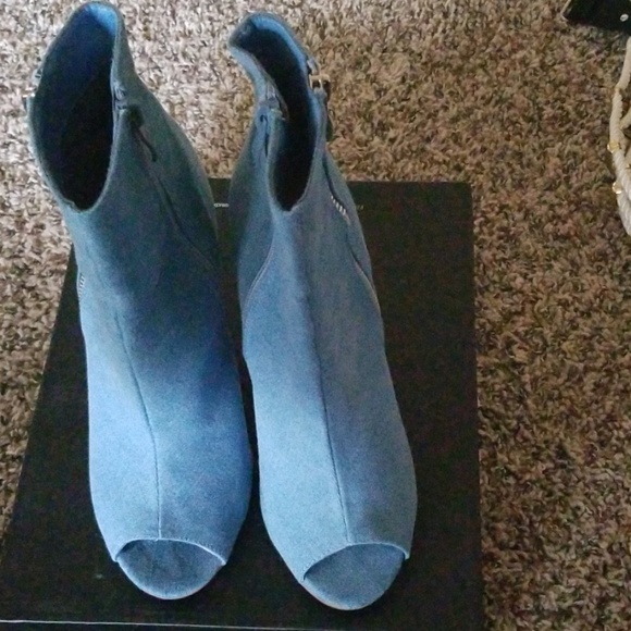 Shoes - Picture 4 of 4